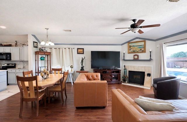 418 Sun River Lane, Dickinson, TX 77539