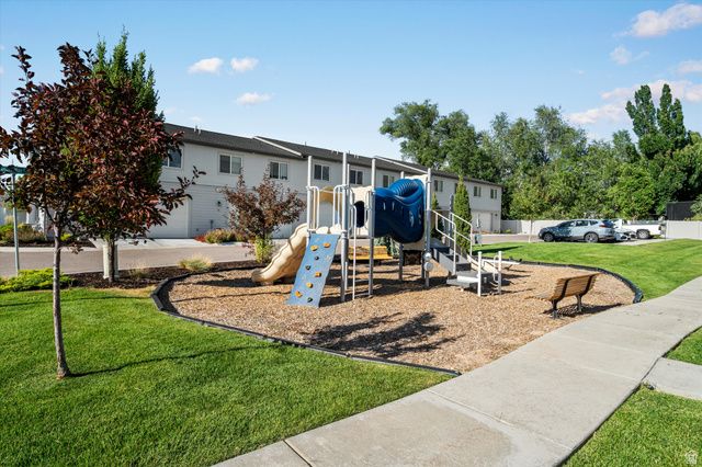 468 E LONDON WAY, Clearfield, UT 84015