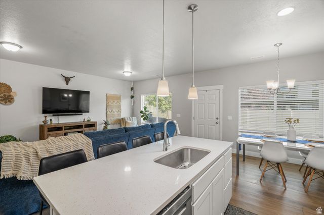 468 E LONDON WAY, Clearfield, UT 84015