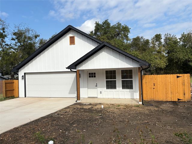 719 E Commerce Avenue, Cooper, TX 75432