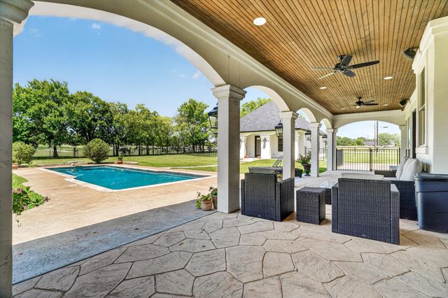 1717 Taylor Bridge Court, Burleson, TX 76028