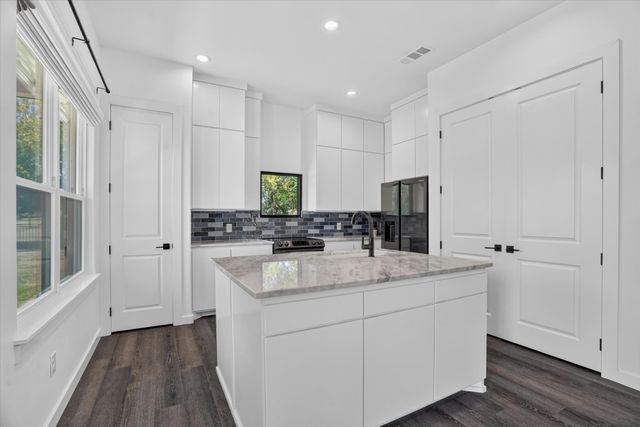 1717 Taylor Bridge Court, Burleson, TX 76028