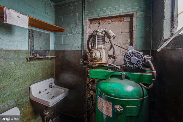 50 S MACDADE BLVD, Glenolden, PA 19036