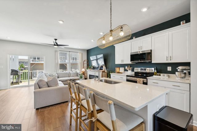 195 PRESIDENTS POINTE AVE, Ranson, WV 25438