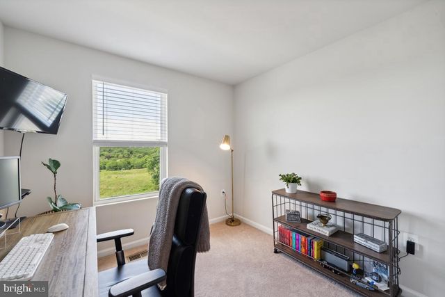 195 PRESIDENTS POINTE AVE, Ranson, WV 25438