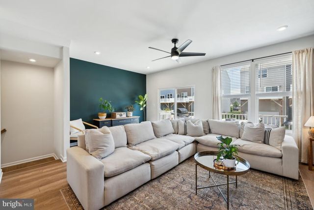 195 PRESIDENTS POINTE AVE, Ranson, WV 25438