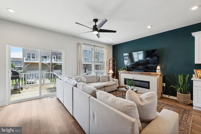 195 PRESIDENTS POINTE AVE, Ranson, WV 25438