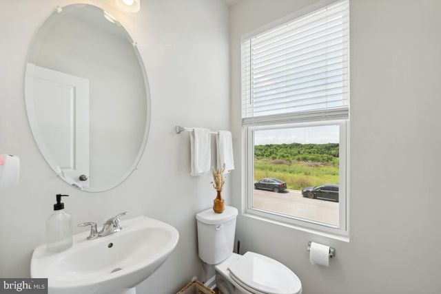 195 PRESIDENTS POINTE AVE, Ranson, WV 25438