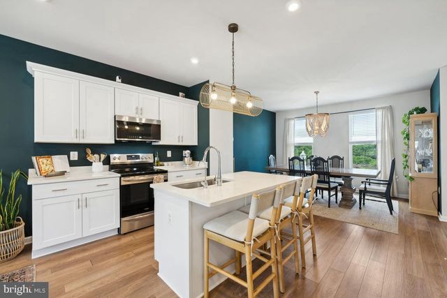 195 PRESIDENTS POINTE AVE, Ranson, WV 25438