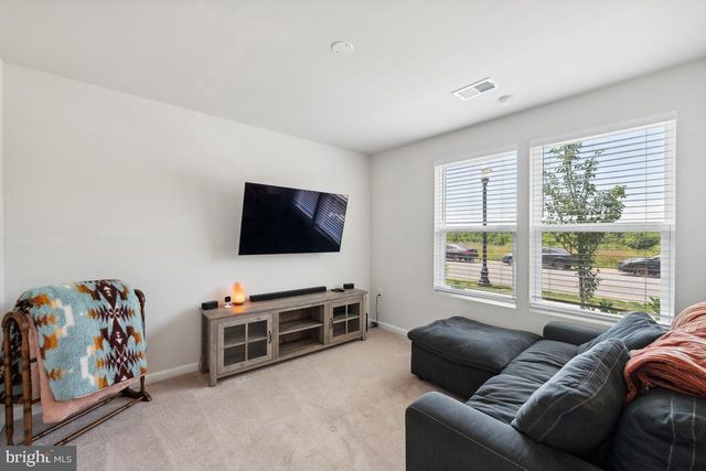 195 PRESIDENTS POINTE AVE, Ranson, WV 25438