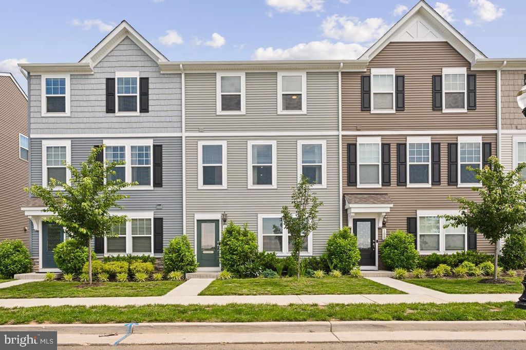 195 PRESIDENTS POINTE AVE, Ranson, WV 25438