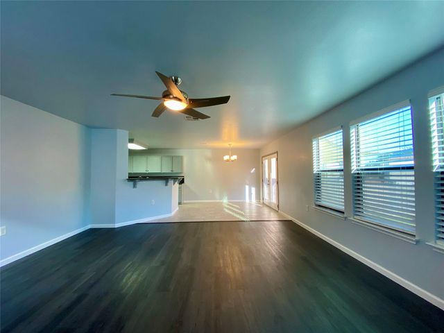 13205 Sea Biscuit DR, Del Valle, TX 78617
