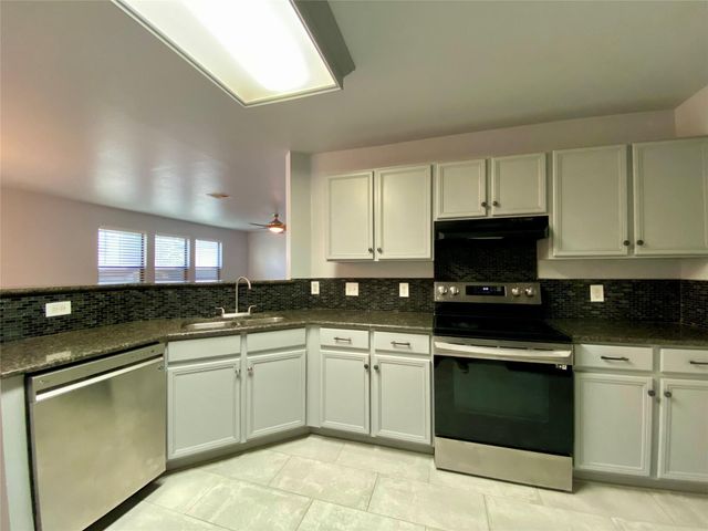 13205 Sea Biscuit DR, Del Valle, TX 78617