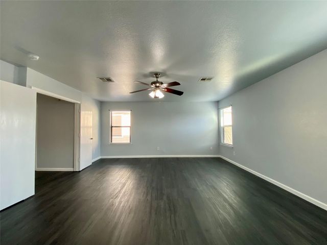 13205 Sea Biscuit DR, Del Valle, TX 78617