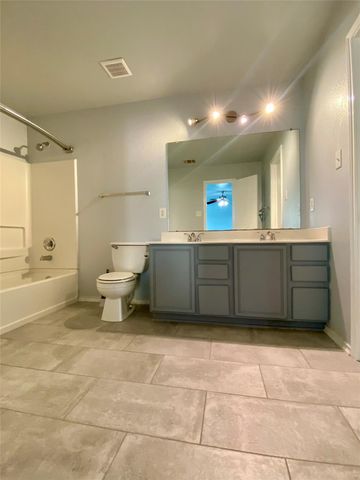 13205 Sea Biscuit DR, Del Valle, TX 78617