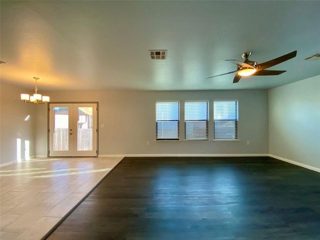 13205 Sea Biscuit DR, Del Valle, TX 78617