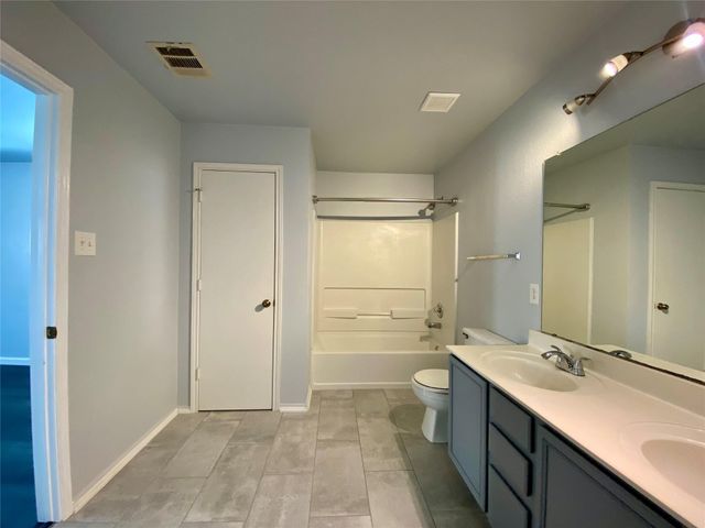13205 Sea Biscuit DR, Del Valle, TX 78617
