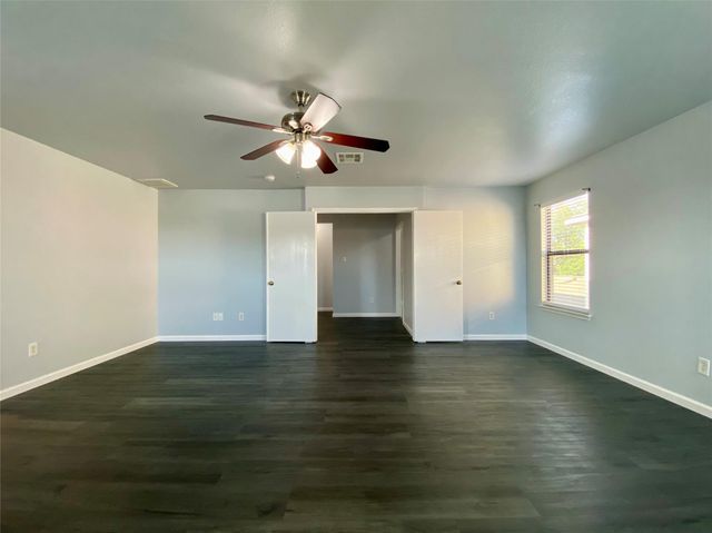 13205 Sea Biscuit DR, Del Valle, TX 78617