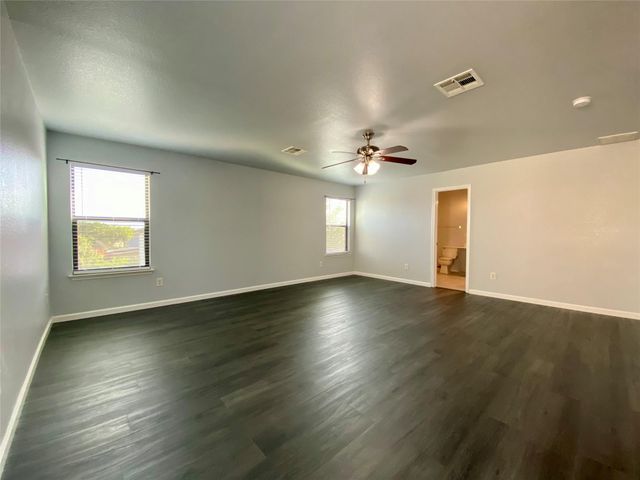 13205 Sea Biscuit DR, Del Valle, TX 78617