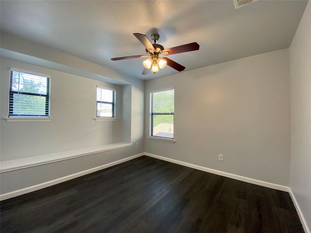 13205 Sea Biscuit DR, Del Valle, TX 78617