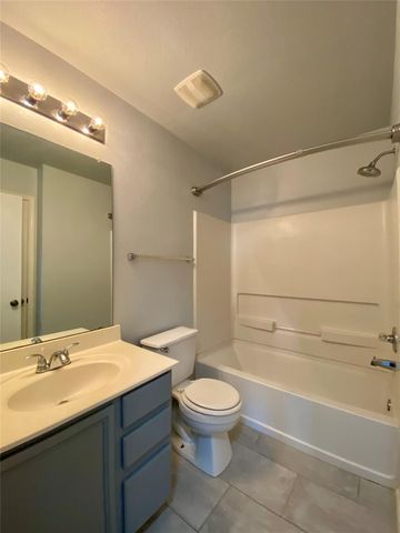 13205 Sea Biscuit DR, Del Valle, TX 78617