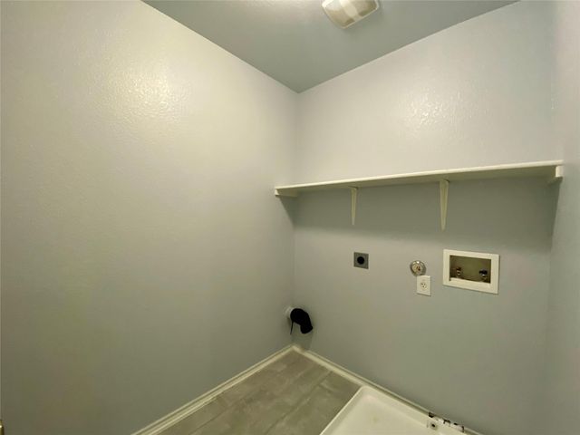 13205 Sea Biscuit DR, Del Valle, TX 78617