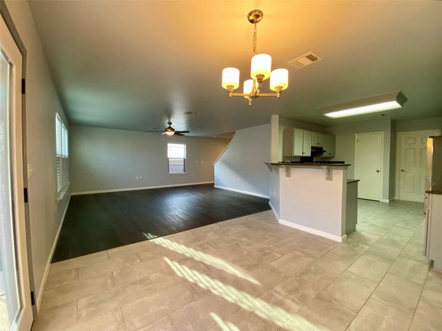 13205 Sea Biscuit DR, Del Valle, TX 78617