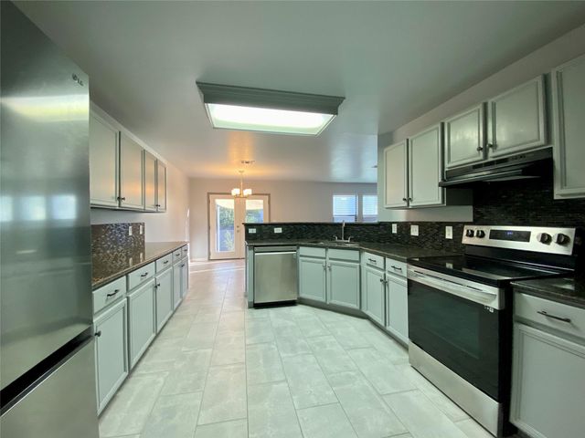 13205 Sea Biscuit DR, Del Valle, TX 78617