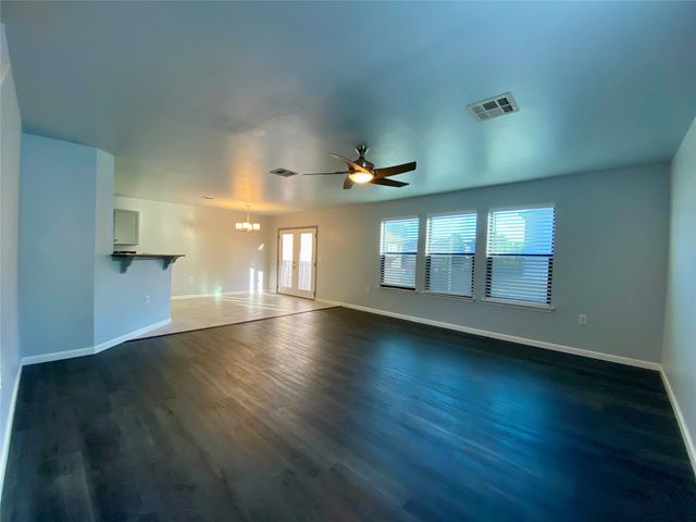 13205 Sea Biscuit DR, Del Valle, TX 78617