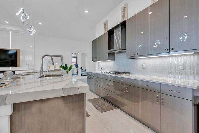 5320 Saint Armands Way, Westlake, FL 33470