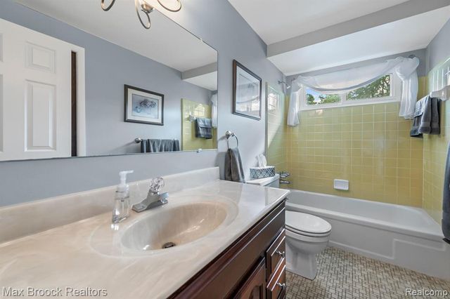 44018 Bannockburn Drive, Canton, MI 48187