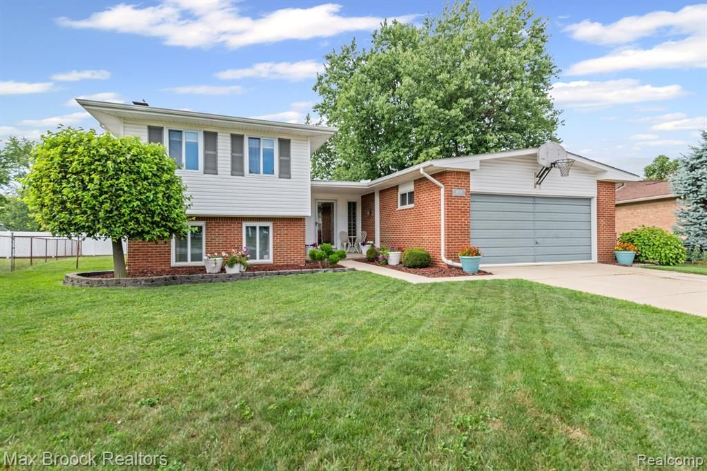 44018 Bannockburn Drive, Canton, MI 48187