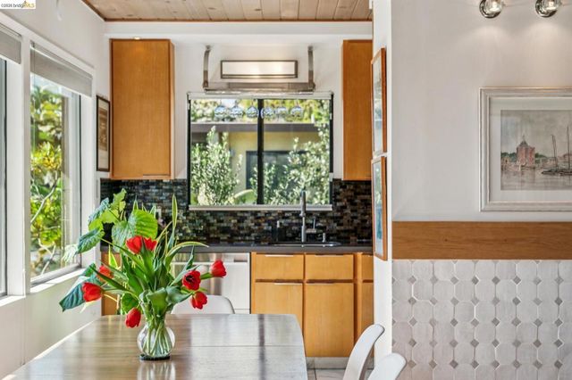 2938 Morgan Ave, Oakland, CA 94602