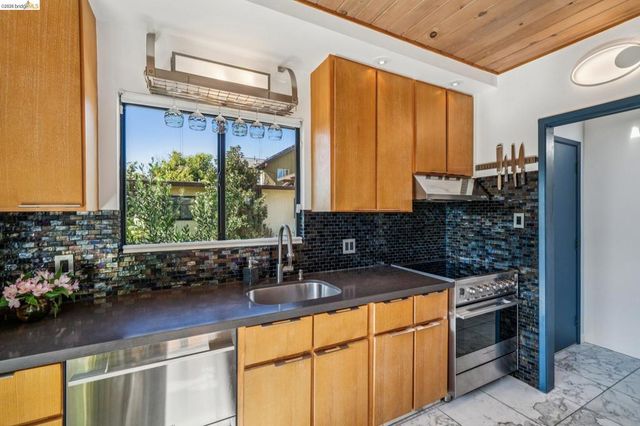 2938 Morgan Ave, Oakland, CA 94602