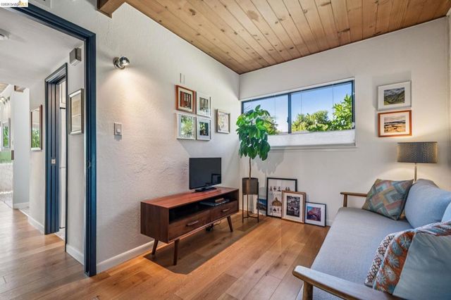 2938 Morgan Ave, Oakland, CA 94602