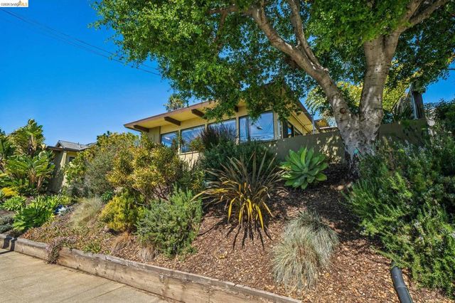 2938 Morgan Ave, Oakland, CA 94602