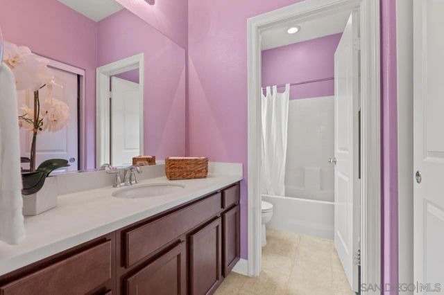 5510 Lipizzaner Cir, Oceanside, CA 92057