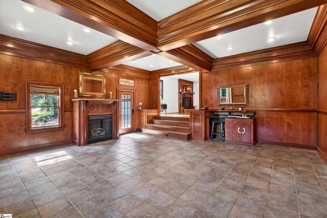 131 Woodridge Drive, Spartanburg, SC 29301