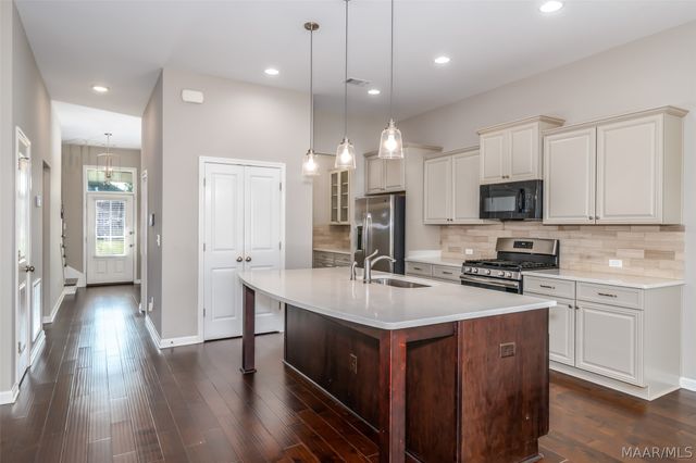 9313 CRESCENT LODGE Circle, Pike Road, AL 36064