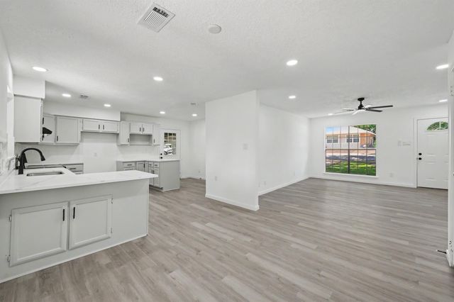11 Hardy Hollow Drive, New Waverly, TX 77358