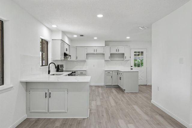 11 Hardy Hollow Drive, New Waverly, TX 77358