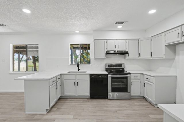 11 Hardy Hollow Drive, New Waverly, TX 77358
