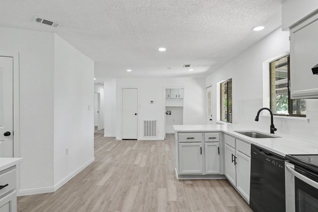 11 Hardy Hollow Drive, New Waverly, TX 77358