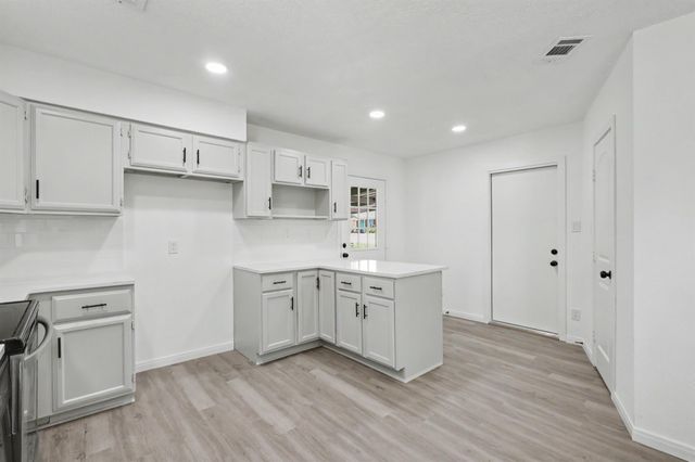 11 Hardy Hollow Drive, New Waverly, TX 77358