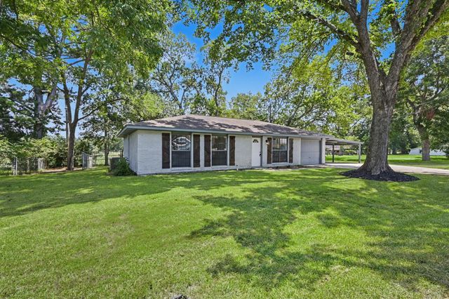 11 Hardy Hollow Drive, New Waverly, TX 77358