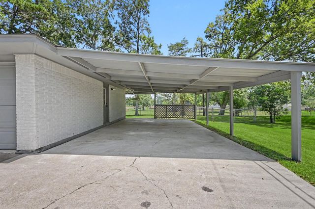 11 Hardy Hollow Drive, New Waverly, TX 77358