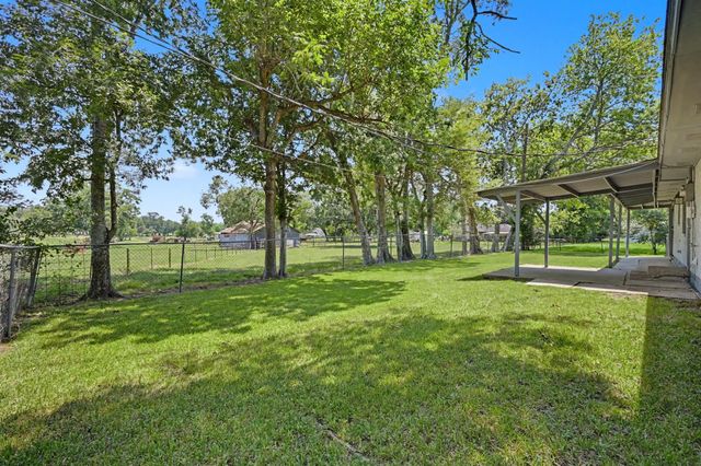 11 Hardy Hollow Drive, New Waverly, TX 77358