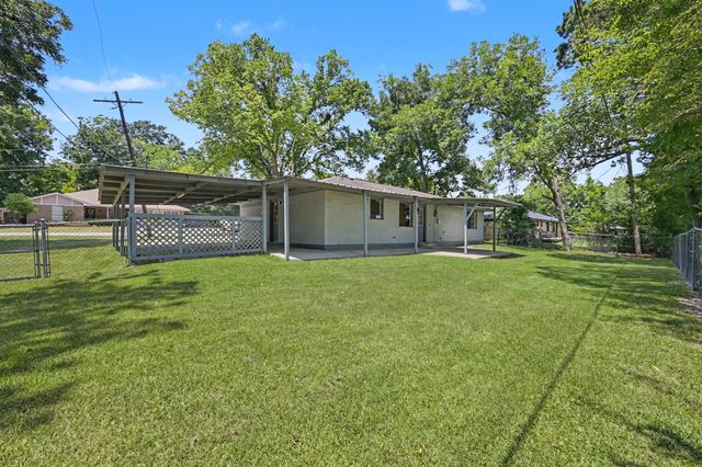 11 Hardy Hollow Drive, New Waverly, TX 77358