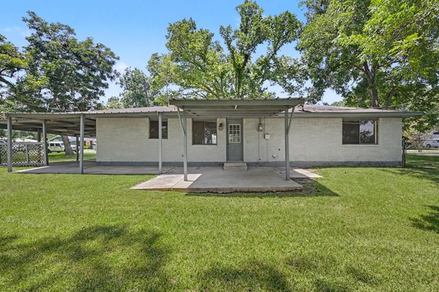 11 Hardy Hollow Drive, New Waverly, TX 77358
