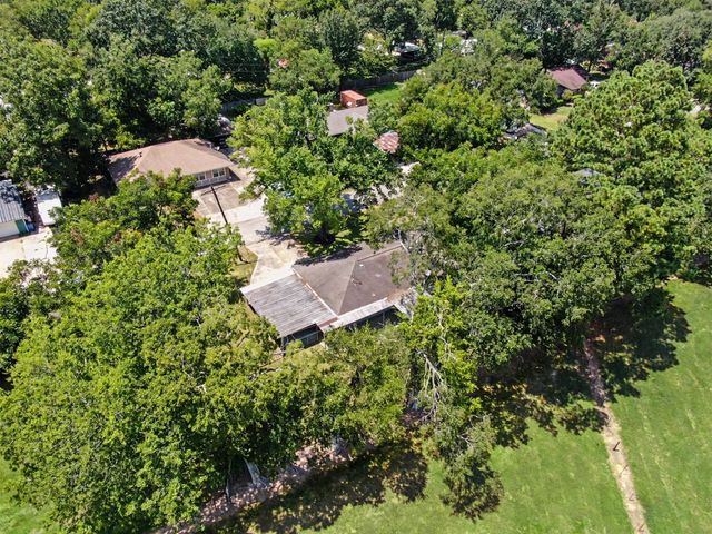 11 Hardy Hollow Drive, New Waverly, TX 77358